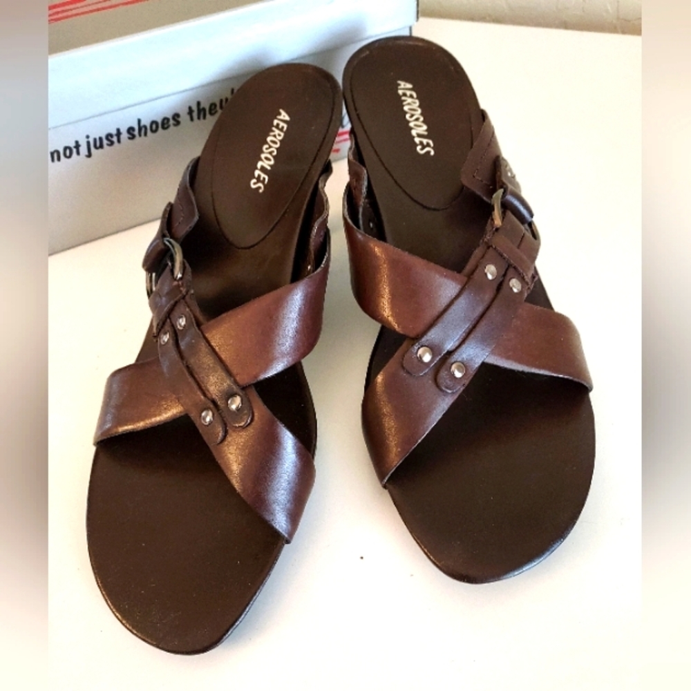 New never worn Aerosoles Leather 3" heeled sandals, brown, sz 9.5